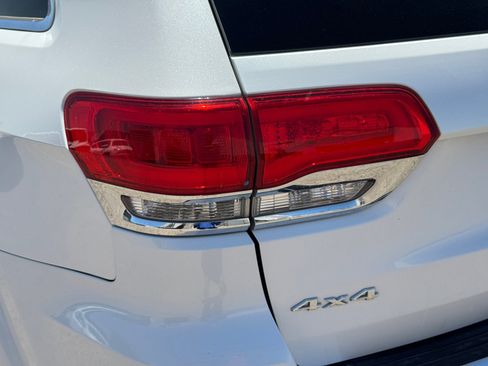 Used 2018 Jeep Grand Cherokee Overland AWD/4WD image 21