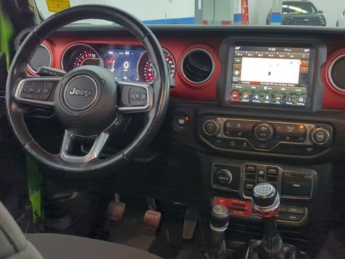 Used 2020 Jeep Wrangler Unlimited Rubicon w/ Dual Top Group AWD/4WD image 33