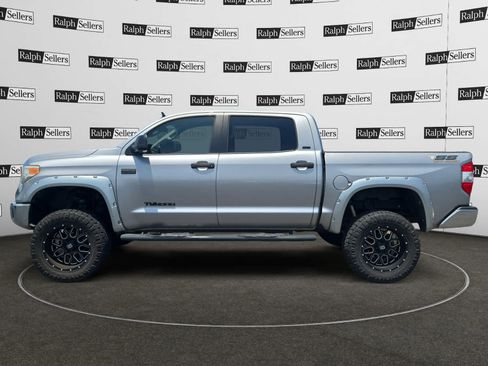 Used 2017 Toyota Tundra SR5 w/ SR5 Upgrade Package AWD/4WD image 3