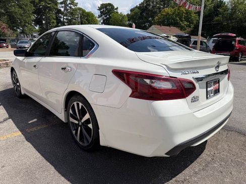Used 2018 Nissan Altima 2.5 SR w/ Interior Lighting Package FWD image 7