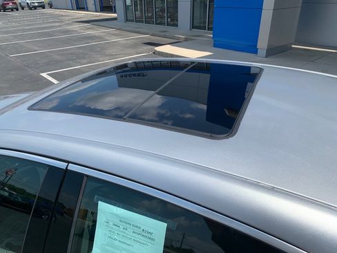 Used 2018 Chevrolet Impala Premier w/ Premier Confidence Package FWD image 5