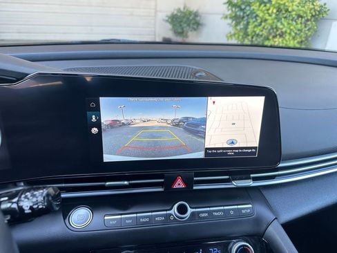 Used 2025 Hyundai Elantra Limited image 17