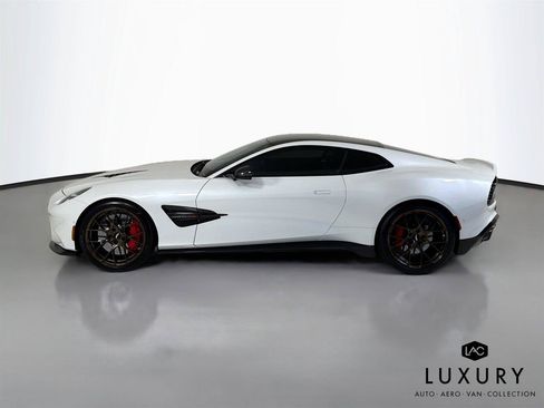 Used 2025 Aston Martin Vanquish RWD image 9