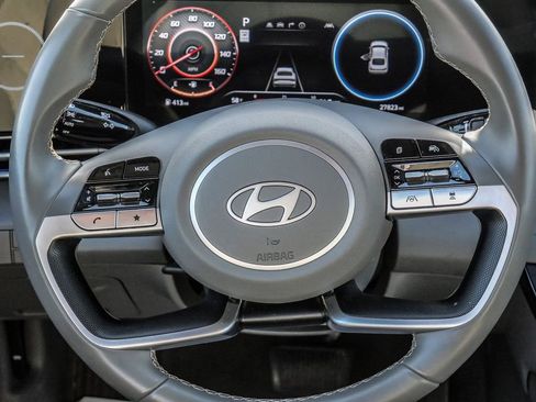 Used 2025 Hyundai Elantra SEL image 22