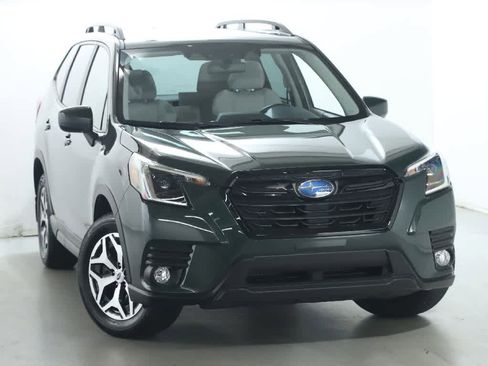Used 2023 Subaru Forester Premium image 2