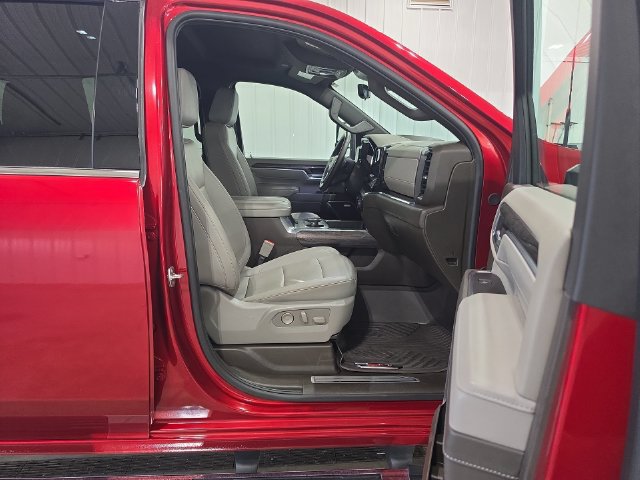 Used 2025 Chevrolet Silverado 3500 LTZ w/ LTZ Premium Package AWD/4WD image 31
