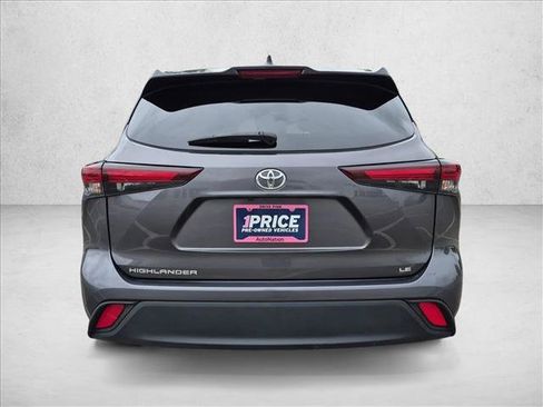 Used 2025 Toyota Highlander LE FWD image 7
