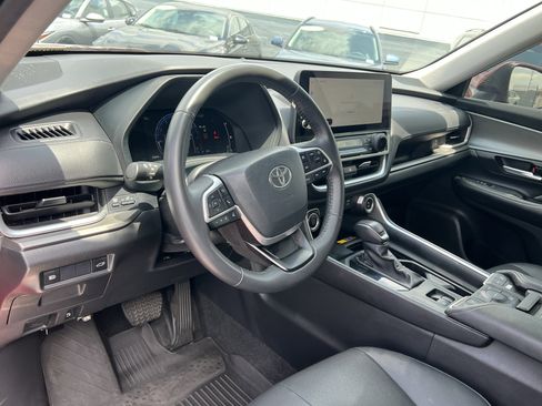 Used 2024 Toyota Grand Highlander AWD image 23