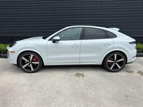 Used 2026 Porsche Cayenne S AWD/4WD image 2
