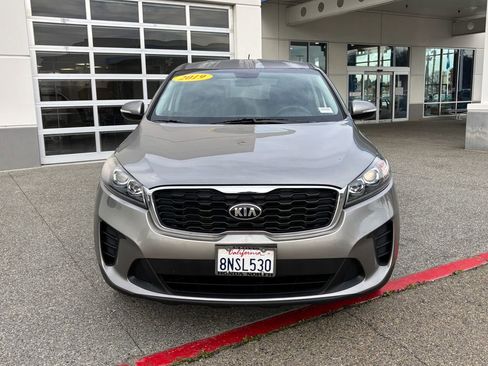 Used 2019 Kia Sorento LX image 2