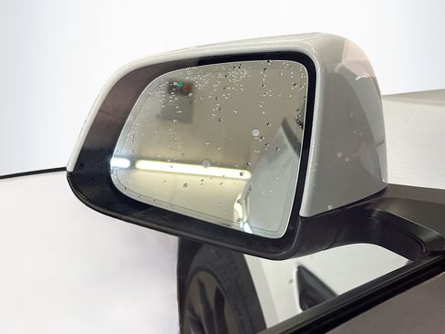 Used 2022 Tesla Model Y Performance AWD/4WD image 16