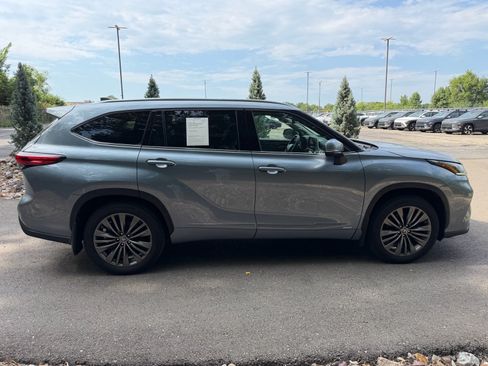 Used 2022 Toyota Highlander Platinum AWD/4WD image 6