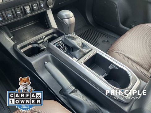 Used 2022 Toyota Tacoma Limited image 27