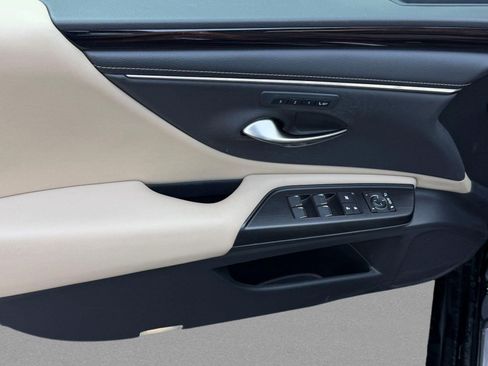 Used 2021 Lexus ES 250 w/ Premium Package image 13