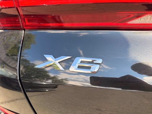 Used 2022 BMW X6 xDrive40i w/ M Sport Package AWD/4WD image 11