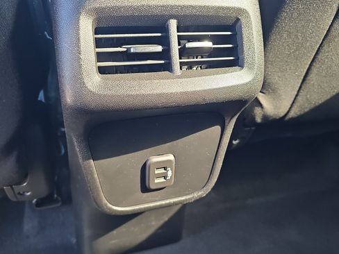 Used 2020 Chevrolet Equinox LT FWD image 17