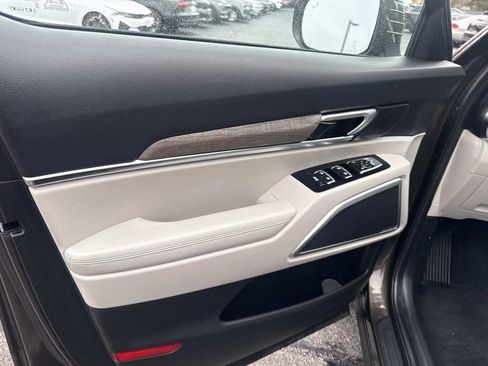 Used 2022 Kia Telluride EX image 17