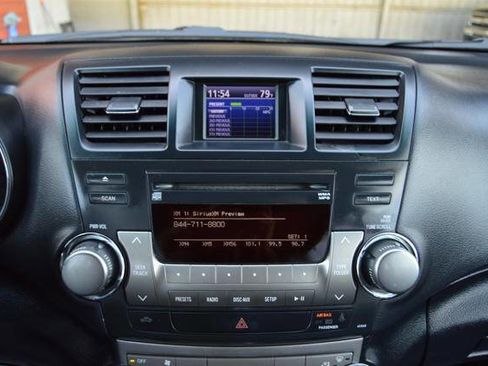 Used 2012 Toyota Highlander AWD image 25