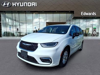 Used 2024 Chrysler Pacifica Touring-L