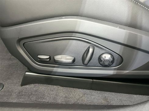 Certified 2026 Porsche Taycan AWD/4WD image 31