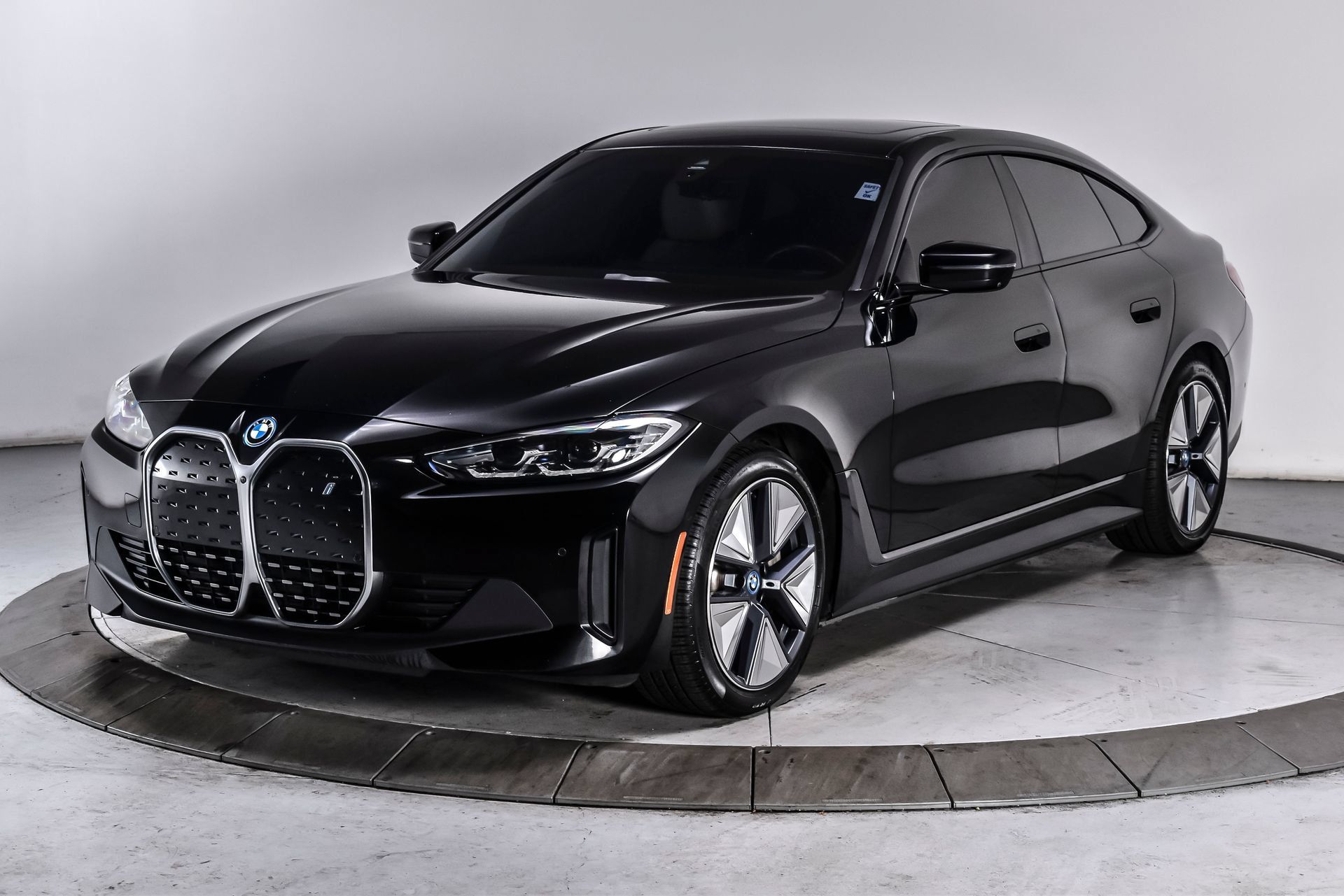 Used 2023 BMW i4 eDrive35 w/ Premium Package RWD image 2