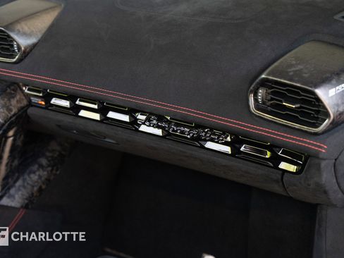 Used 2018 Lamborghini Huracan Performante image 33