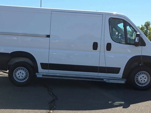 Used 2025 RAM ProMaster 2500 w/ U-Haul Equipment Group FWD image 9