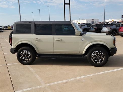 Used 2025 Ford Bronco Outer Banks image 5