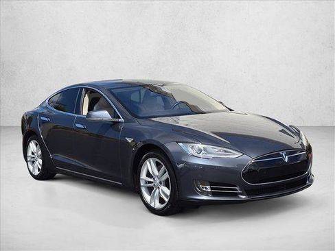 Used 2015 Tesla Model S 70 RWD image 3