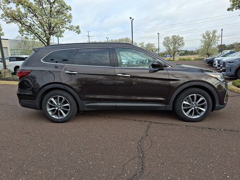 Used 2017 Hyundai Santa Fe SE FWD image 7