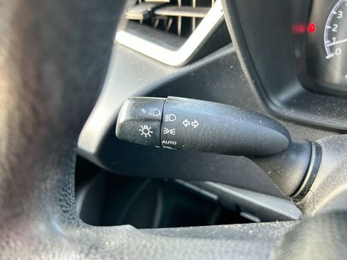 Used 2020 Toyota Corolla LE FWD image 18