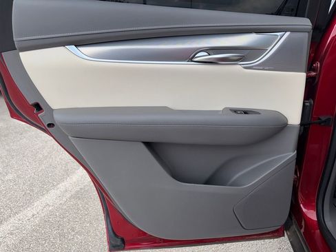 Used 2022 Cadillac XT5 Premium Luxury w/ Technology Package AWD/4WD image 28