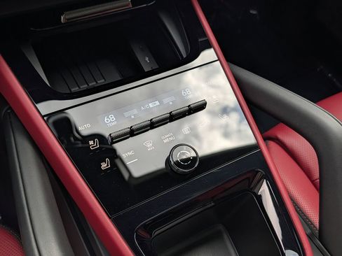 Certified 2025 Porsche Cayenne GTS AWD/4WD image 21