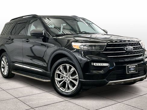 Used 2020 Ford Explorer XLT w/ Equipment Group 202A image 2