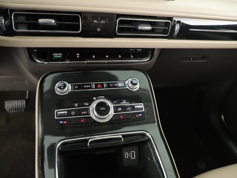 Used 2023 Lincoln Nautilus AWD w/ Premium Package image 11