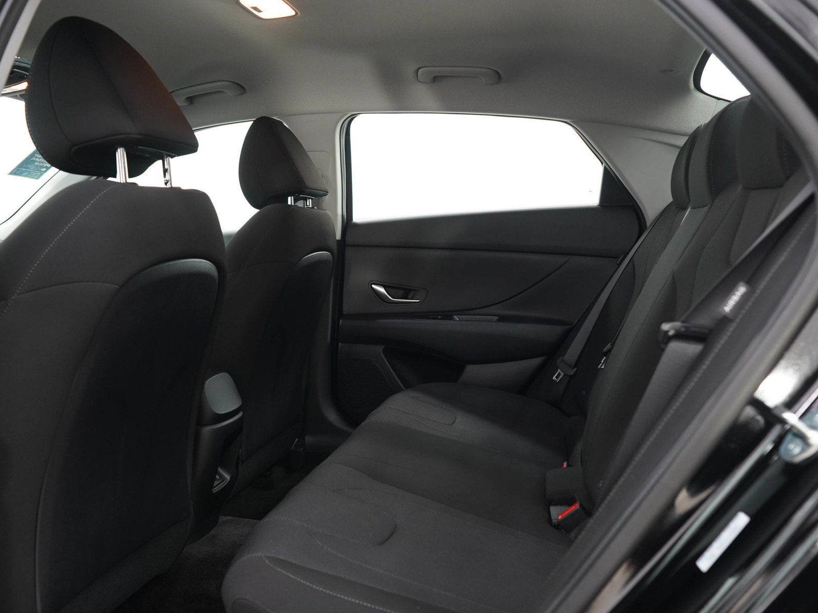 Used 2026 Hyundai Elantra SE FWD image 13
