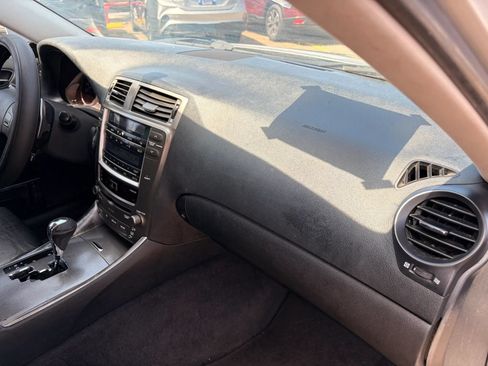 Used 2006 Lexus IS 250 w/ Preferred Accessory Pkg RWD image 39