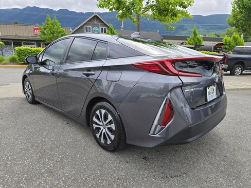 Used 2021 Toyota Prius Prime XLE FWD image 7