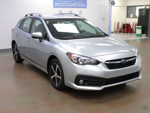 Used 2022 Subaru Impreza 2.0i Premium image 3