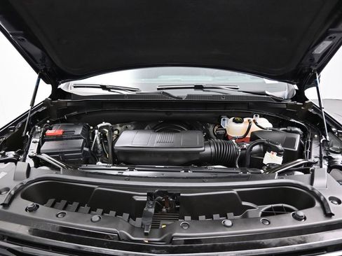 Used 2025 Chevrolet Suburban RST image 16