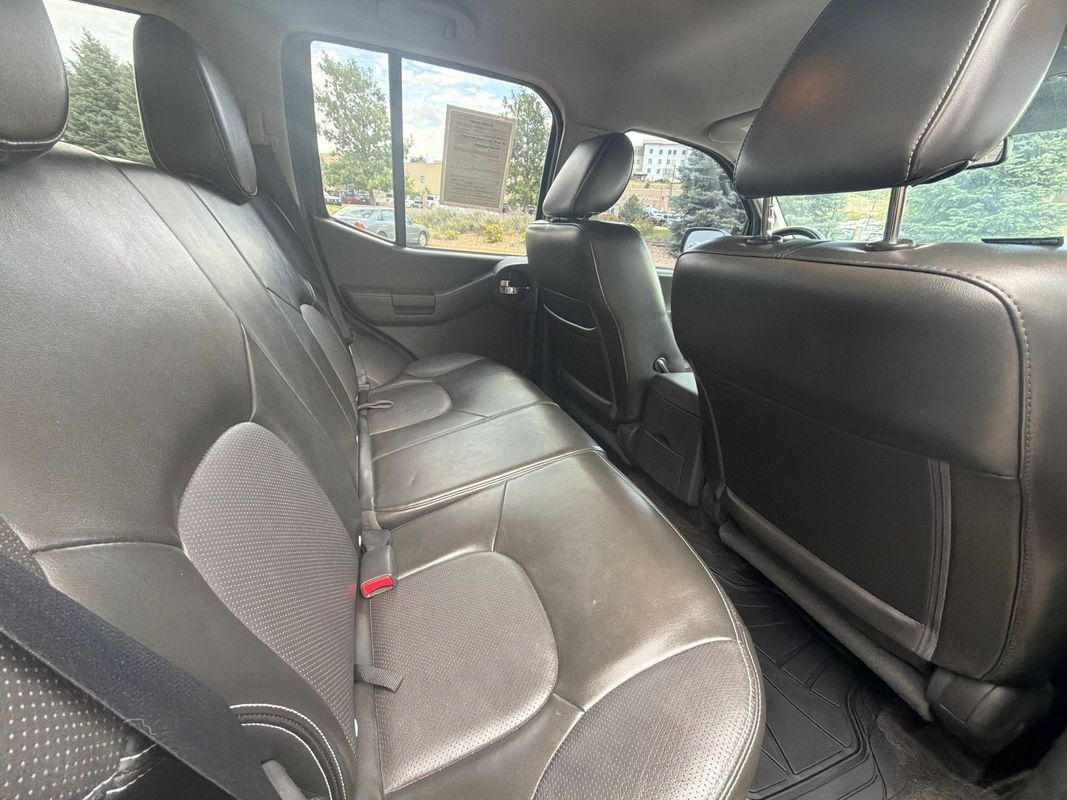 Used 2013 Nissan Xterra PRO-4X w/ Pro-4x Leather Pkg AWD/4WD image 18