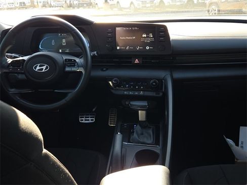 Certified 2025 Hyundai Elantra Sport image 10