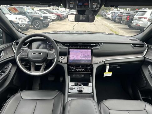 Certified 2025 Jeep Grand Cherokee Limited AWD/4WD image 21