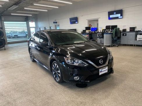 Used 2019 Nissan Sentra SR FWD image 3