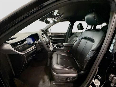 Used 2024 Jeep Grand Cherokee Limited image 19