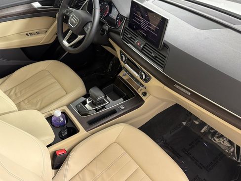 Used 2023 Audi Q5 2.0T Premium w/ Convenience Package AWD/4WD image 15