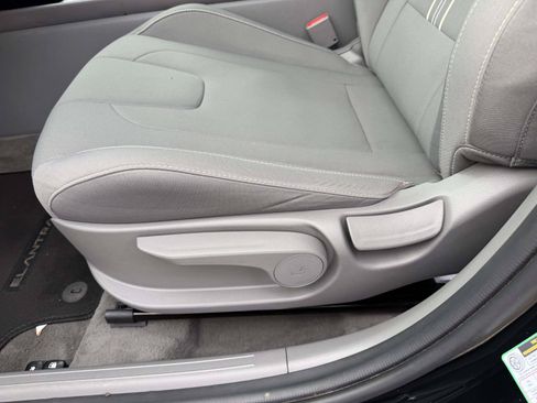 Used 2023 Hyundai Elantra SEL w/ Convenience Package FWD image 13