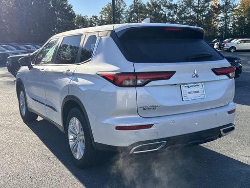 Used 2022 Mitsubishi Outlander ES image 6