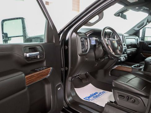 Used 2021 Chevrolet Silverado 2500 High Country w/ Z71 Off-Road Package AWD/4WD image 3