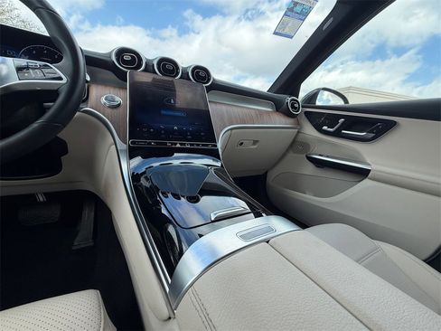 Used 2024 Mercedes-Benz GLC 300 4MATIC image 15